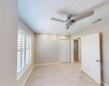 6000 Auburndale Avenue - Photo Thumbnail 6