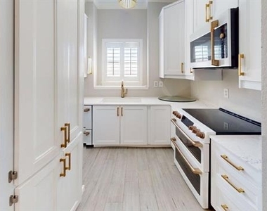 6000 Auburndale Avenue - Photo Thumbnail 1