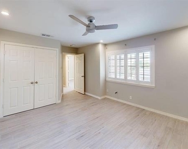 6000 Auburndale Avenue - Photo Thumbnail 7