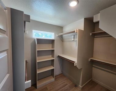211 Trinity Street - Photo Thumbnail 16