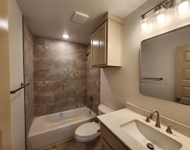 211 Trinity Street - Photo Thumbnail 9