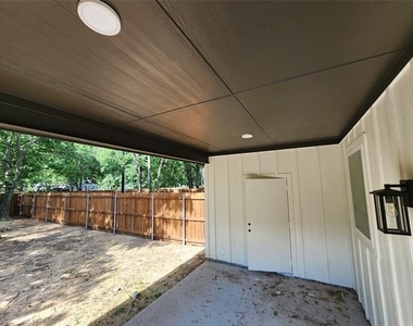 211 Trinity Street - Photo Thumbnail 5