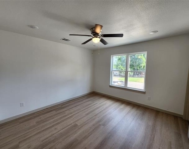 211 Trinity Street - Photo Thumbnail 13