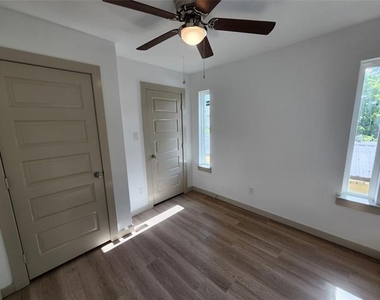 211 Trinity Street - Photo Thumbnail 11
