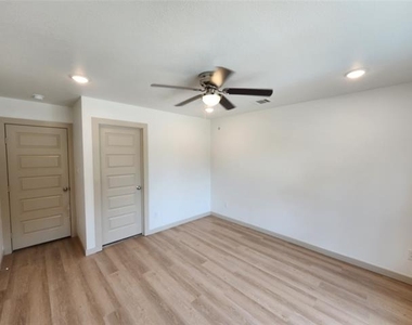 211 Trinity Street - Photo Thumbnail 15