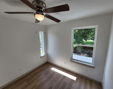 211 Trinity Street - Photo Thumbnail 10
