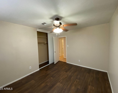 4251 W Keim Drive - Photo Thumbnail 10