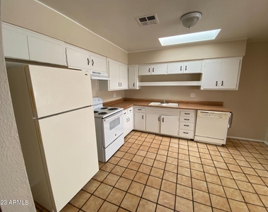 4251 W Keim Drive - Photo Thumbnail 7