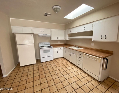4251 W Keim Drive - Photo Thumbnail 8