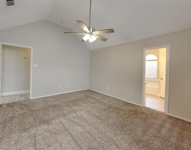 121 Princeton Circle - Photo Thumbnail 6