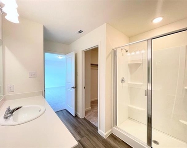 1702 Chapel Hill Lane - Photo Thumbnail 15