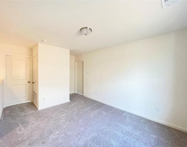 1702 Chapel Hill Lane - Photo Thumbnail 11