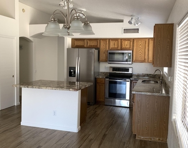 18207 N 5th Avenue - Photo Thumbnail 9
