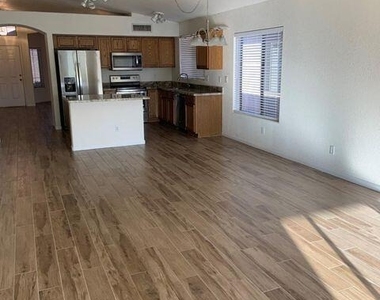 18207 N 5th Avenue - Photo Thumbnail 10