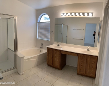 18207 N 5th Avenue - Photo Thumbnail 16