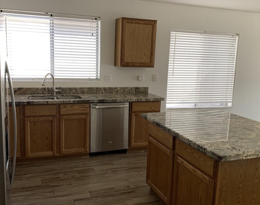 18207 N 5th Avenue - Photo Thumbnail 8