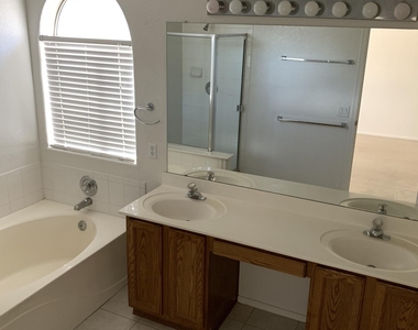 18207 N 5th Avenue - Photo Thumbnail 13