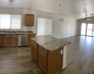 18207 N 5th Avenue - Photo Thumbnail 7