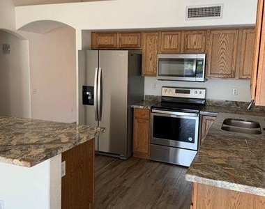 18207 N 5th Avenue - Photo Thumbnail 6