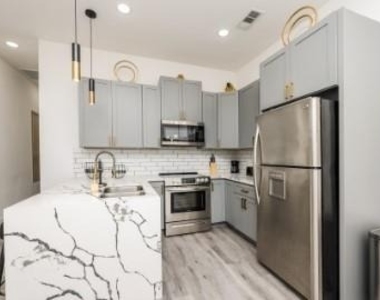 2216 Dyson Street - Photo Thumbnail 3
