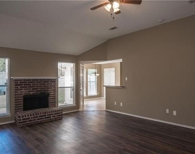 1512 Manitoba Lane - Photo Thumbnail 2