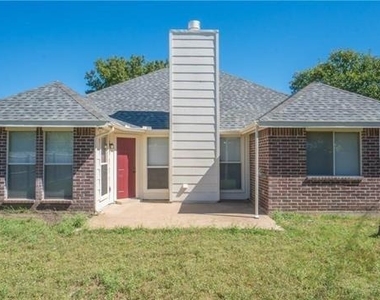 1512 Manitoba Lane - Photo Thumbnail 17
