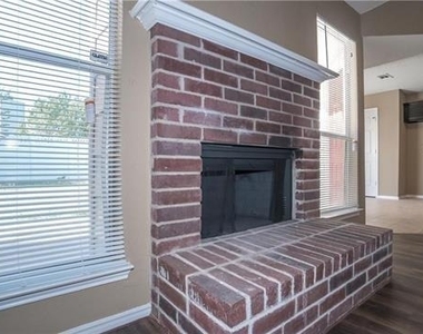 1512 Manitoba Lane - Photo Thumbnail 3
