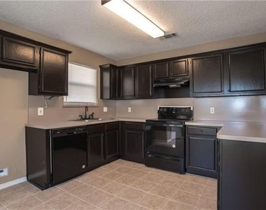 1512 Manitoba Lane - Photo Thumbnail 5