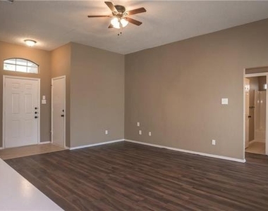 1512 Manitoba Lane - Photo Thumbnail 8
