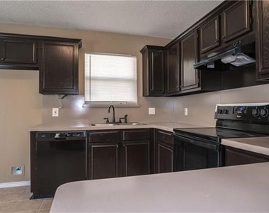 1512 Manitoba Lane - Photo Thumbnail 6
