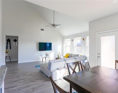 412 Christie Crossing - Photo Thumbnail 6
