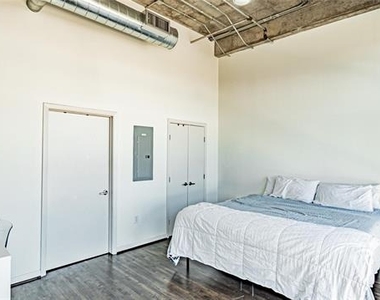 1001 Belleview Street - Photo Thumbnail 8