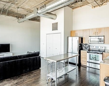1001 Belleview Street - Photo Thumbnail 3