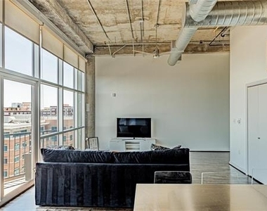 1001 Belleview Street - Photo Thumbnail 4