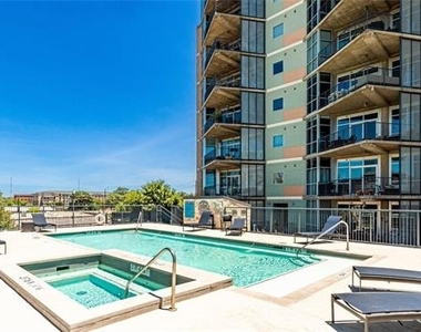 1001 Belleview Street - Photo Thumbnail 15