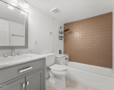 5122 N 31st Way - Photo Thumbnail 24