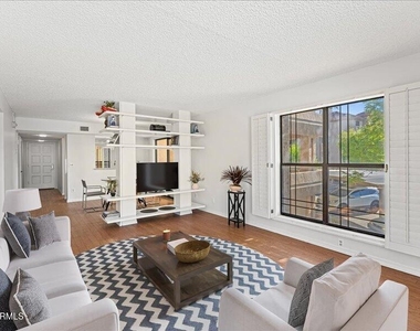 5122 N 31st Way - Photo Thumbnail 7