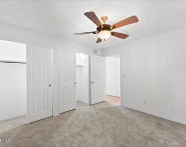 5122 N 31st Way - Photo Thumbnail 23