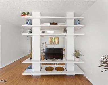 5122 N 31st Way - Photo Thumbnail 8