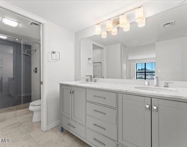 5122 N 31st Way - Photo Thumbnail 19