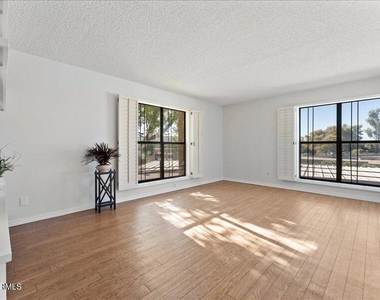 5122 N 31st Way - Photo Thumbnail 5