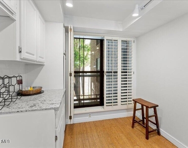 5122 N 31st Way - Photo Thumbnail 12