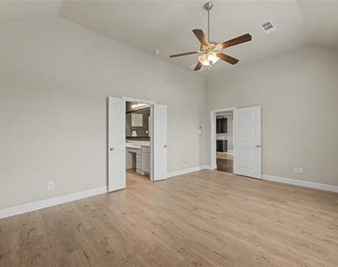 605 Fenceline Drive - Photo Thumbnail 10