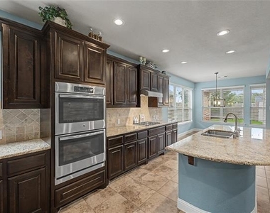 605 Fenceline Drive - Photo Thumbnail 18