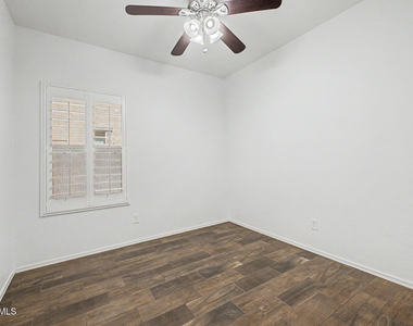 2694 E Runaway Bay Place - Photo Thumbnail 21