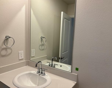 3814 Meredith Drive - Photo Thumbnail 17