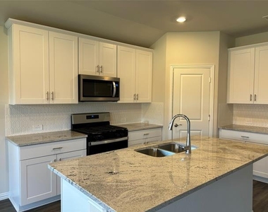 3814 Meredith Drive - Photo Thumbnail 4