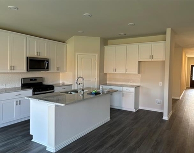 3814 Meredith Drive - Photo Thumbnail 9