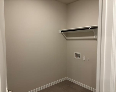 3814 Meredith Drive - Photo Thumbnail 23