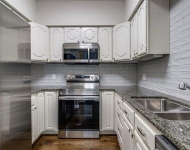 3208 Cole Avenue - Photo Thumbnail 8